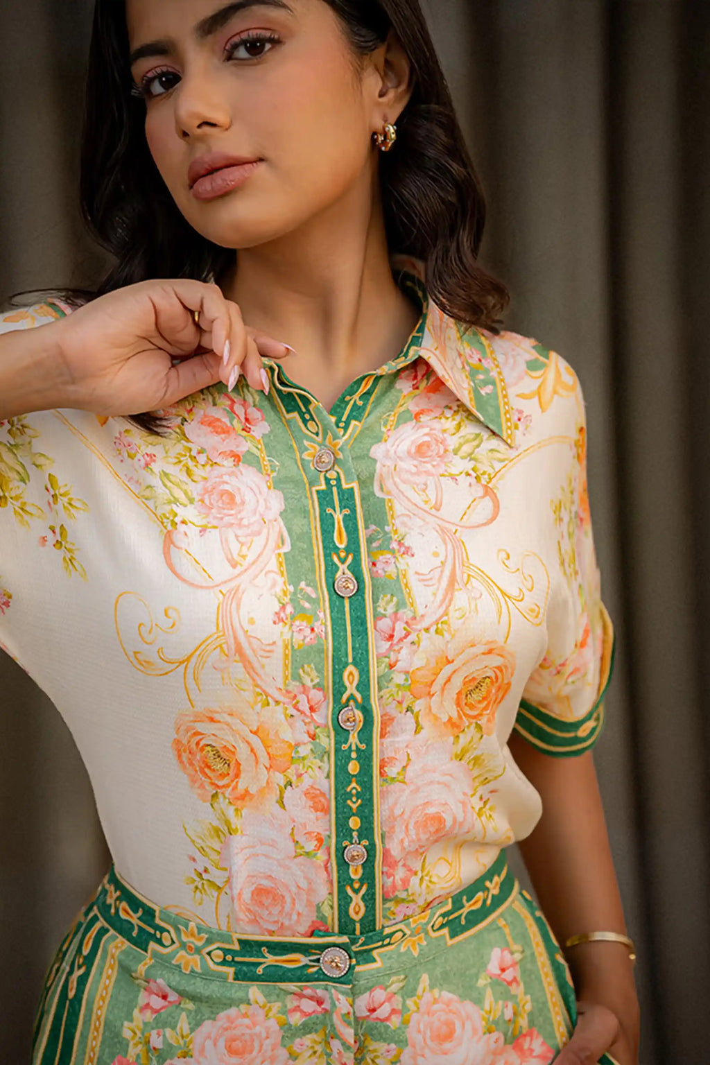 Green border floral co-ord set closeup of top and collar