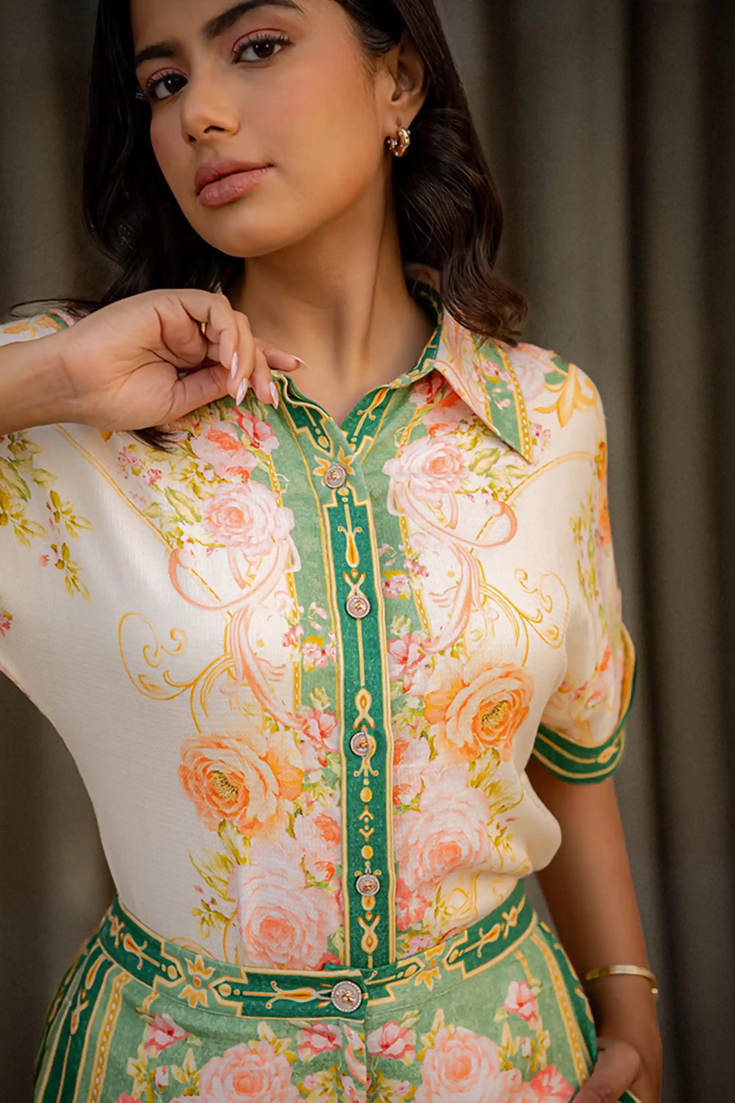 Green border floral co-ord set closeup of top and collar